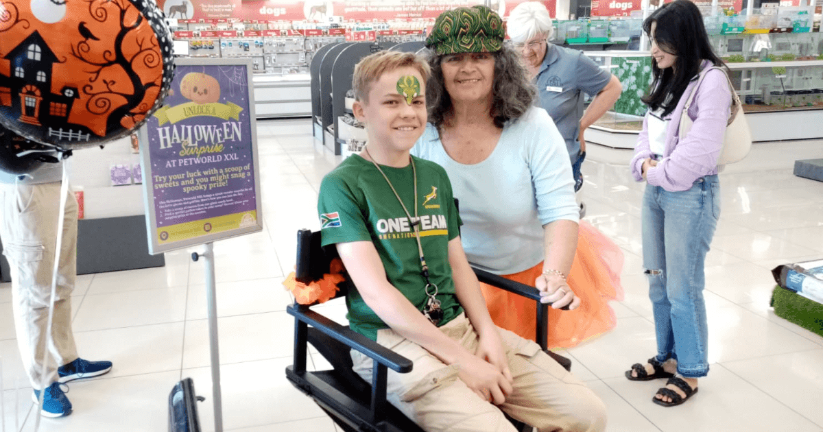 A Howl-loween Extravaganza at Petworld XXL! - Petworld